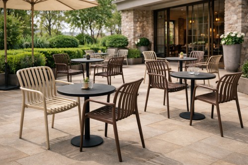 Beiger Outdoor-Stuhl